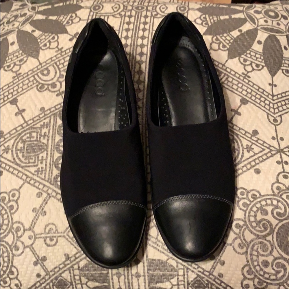 Women’s Ecco black gore-Tex stretch slip on shoe